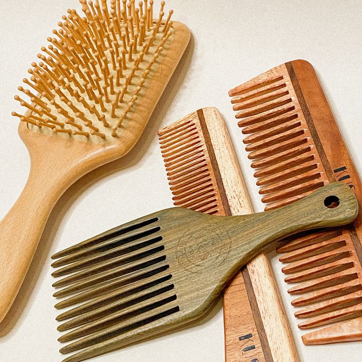 Wide-tooth comb vs detangling brush
